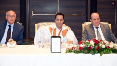 صورة الوزير الأول الجزائري يقيم حفل عشاء على شرف الوفد الموريتاني