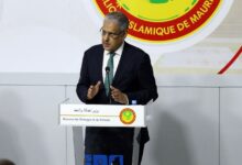 صورة وزير الطاقة والنفط يستعرض أسباب مراجعة أسعار المحروقات ويؤكد استمرار الدعم الحكومي