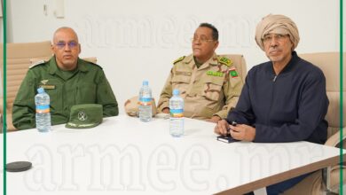 صورة وزير الدفاع وقائد الأركان العامة للجيوش يتفقدان الكتيبة الموريتانية للقوة المشتركة لدول الساحل الخمس