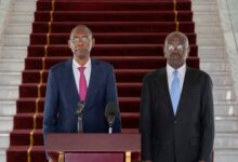 صورة الرئيس الجمهورية  يستقبل وزير الخارجية السنغالي ويتسلم منه رسالة خطية