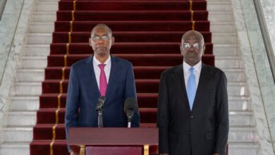 صورة الرئيس الجمهورية  يستقبل وزير الخارجية السنغالي ويتسلم منه رسالة خطية