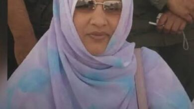 صورة رئيسة جهة نواكشوط تعزي في حرم الرئيس السابق