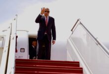 صورة رئيس الجمهورية يتوجه إلى باريس في زيارة رسمية بدعوة من ماكرون