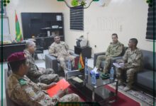 صورة وفد من حلف شمال الأطلسي يؤدي زيارة للقوات الخاصة