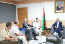 صورة وزير الدفاع يستقبل السفير الإسباني وقائد السفينة الحربية “GALICIA”