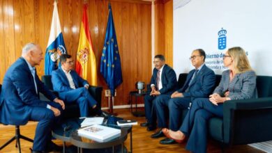 صورة وزير التجهيز والنقل يجري مباحثات في جزر الكناري لتعزيز التعاون في مجال البنية التحتية والتنقل