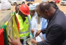 صورة وزير التنمية الحيوانيّة يضع حجر الأساس لإنشاء سوق حديث للمواشي في ألاك