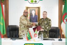 صورة قائد المنطقة العسكرية الثانية يترأس مع نظيره الجزائري اللقاء الأمني التنسيقي الأول لسنة 2026