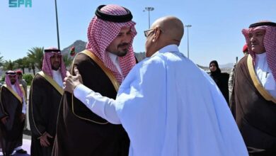 صورة رئيس الجمهورية يصل إلى المدينة المنورة