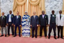 صورة توشيح عدد من عمال رئاسة الجمهورية بمناسبة الذكر  ال 65 لعيد الاستقلال