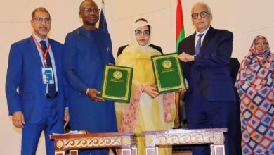 صورة وزير الشؤون الاقتصادية يوقع اتفاقية تمويل مع الممثل المقيم للبنك الدولي بقيمة اكثر من 2مليار أوقية