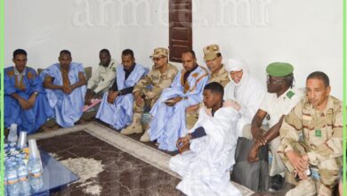 صورة وفد عسكري يقدم واجب العزاء في وفاة ضابط صف ون سيدي محمد