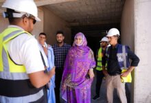 صورة وزيرة الإسكان  تتفقد مشاريع بنى تحتية في نواكشوط الغربية والجنوبية