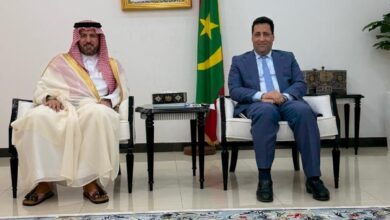 صورة الوزير الأول يستقبل السفير السعودي ويبحثان تعزيز التعاون الثنائي