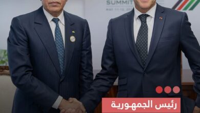 صورة رئيس الجمهورية يلتقي الرئيس الفرنسي ماكرون على هامش قمة نيروبي