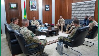 صورة قائد الأركان العامة للجيوش المساعد يستقبل قائد أركان القوات الخاصة التشيكية
