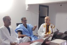 صورة وزير المعادن والصناعة يزور لجنة إعداد وتحيين النصوص القانونية خلال اجتماعها