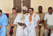 صورة والي لبراكنة المساعد يقدم التعازي لأسرة أهل الشيخ  القاضي باسم رئيس الجمهورية