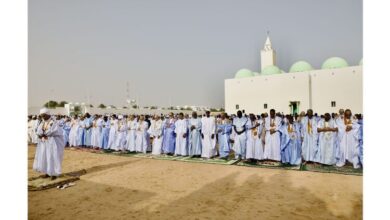 صورة رئيس الجمهورية يؤدي صلاة عيد الأضحى برحاب جامع بن عباس