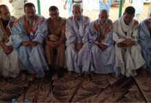 صورة مبعوث رئاسي يقدم التعازي لأسرة الشيخ الخليل ولد الشيخ الحسن بقرية الربينة