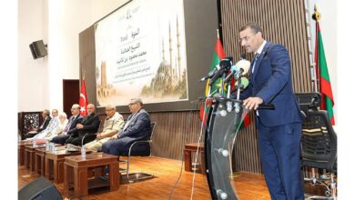 صورة وزير الثقافة والفنون يفتتح ندوة حول دور علمائنا في مد جسور التلاقي مع العالم الإسلامي
