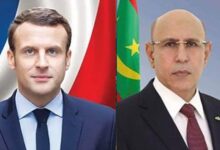 صورة رئيس الجمهورية يهنئ رئيس الجمهورية الفرنسية بمناسبة احتفال بلاده بالعيد الوطني.