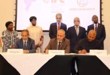 صورة وزير الشؤون الاقتصادية يشرف على إطلاق شراكة بين ” اسنيم ” ومؤسسة التمويل الدولية