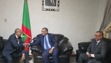 صورة مباحثات  لتعزيز الشراكة بين الموريتانية للطيران وآسكاي وتوسيع الربط الجوي الإفريقي